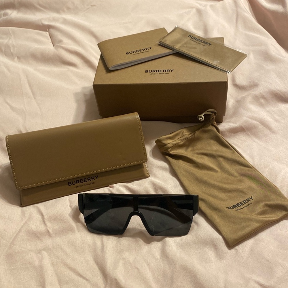 BURBERRY BE4291 Square Frame Sunglasses - Black